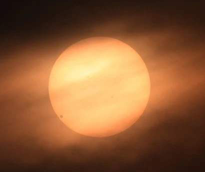 科学家通过望远镜发现了金星云层中含有磷化氢