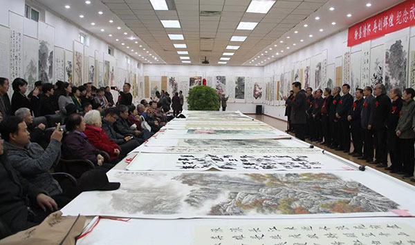 忻州交流画院举办了翰墨情怀书画展览，院长赵春惠宣布展览开幕